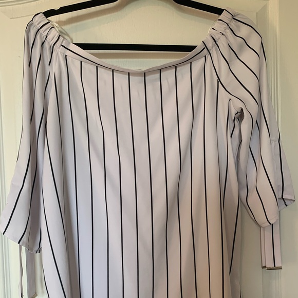 Off the shoulder dynamite blouse - Picture 2 of 2